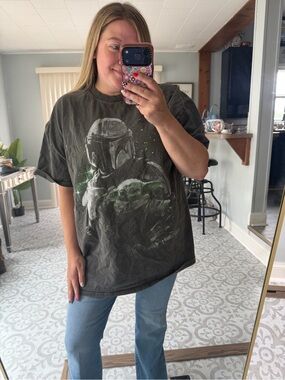 Star Wars The Mandalorian Boyfriend Graphic Tee with Grogu Size Large